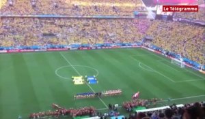 Coupe du monde 2014. Les supporters brésiliens chantent leur hymne