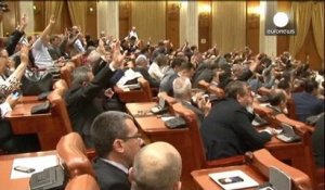 Roumanie : le Parlement veut la démission du président après l'arrestation de son frère