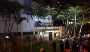 David Luiz acclamé à son hôtel de Belo Horizonte