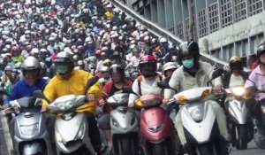Flot de scooters à Taïwan : impressionnant! La ville des scooters...