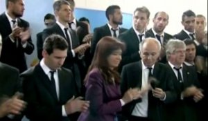 La présidente argentine essaie de consoler Messi