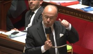 Présence au débat sur la réforme territoriale : la charge de Bernard Cazeneuve contre Laurent Wauquiez