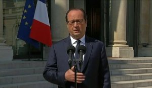 Vol d'Air Algérie : "Une boîte noire a été récupérée", annonce François Hollande
