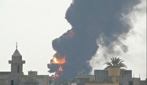 Libye : l'incendie d'une immense citerne menace Tripoli