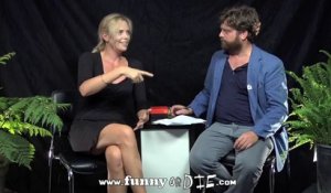 Charlize Theron dans Between Two Ferns