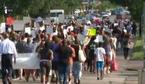 Ferguson : nouveaux défilés, mais dans le calme