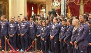 Hollande remercie les athlètes pour leur "travail", "l'effort immense" et leur "panache"