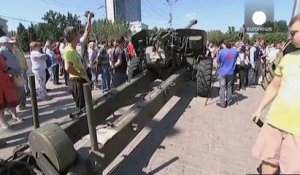 Les pro-russes font parader des prisonniers ukrainiens
