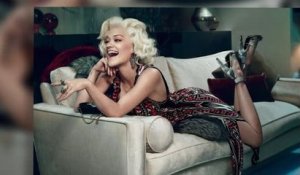 Rita Ora pose pour la campagne de Roberto Cavalli