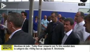 Manuel Valls hué à son arrivée à la Rochelle