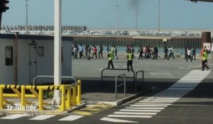 Une centaine de migrants tentent de rentrer de force dans le port de Calais