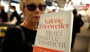 Les curieux se ruent sur le livre de Valérie Trierweiler