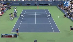 US Open: une ramasseuse de balles attrape un sac Plastique!