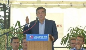 Fillon: "Hollande entraîne la France dans le chaos"