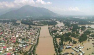 Plus de 400 morts dans les inondations du Cachemire