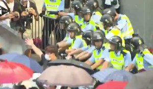 Hong Kong : des dizaines de milliers de manifestants dans la rue