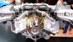 Mondial de l'Auto : le V8 biturbo de la Mercedes-AMG GT en vidéo