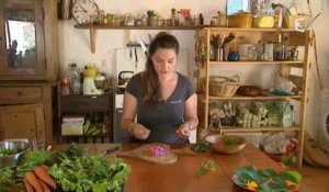 Causse-de-la-selle : cueillette et cuisine de fleurs sauvages avec Albane