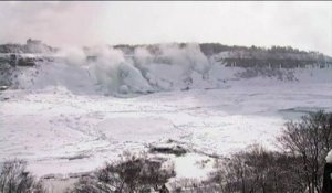 Vague de froid : les chutes du Niagara gelées aux Etats-Unis et au Canada