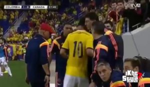 VIDEO James Rodriguez signe un autographe en plein match