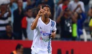 Le nouveau but de Ronaldinho au Mexique !