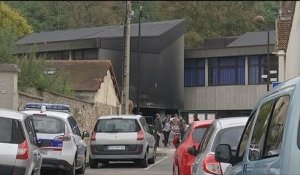 Une école incendiée à la voiture bélier à Corbeil-Essonnes