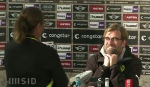 Borussia Dortmund: Une supportrice déclare sa flamme à Jurgen Klopp