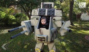 À 6 mois il se balade dans un robot géant