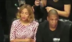 Beyoncé se balance bizarrement à coté de Jay-Z : droguée, possédée??