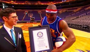 Basket: record du monde du plus long shoot inscrit dos au panier