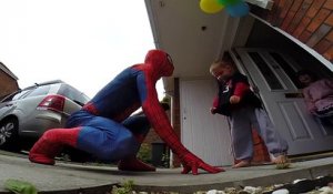 Spiderman fait une surprise à un enfant atteint d'un cancer