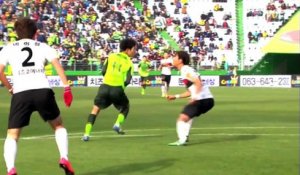 Deux Coréens refont le coup de Robert Pires sur penalty !