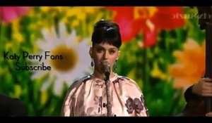 Katy Perry chante Yesterday devant Paul McCartney et Ringo Starr