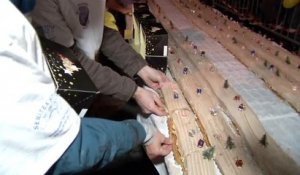 Téléthon: des bénévoles réalisent la Bûche de Noël la plus longue du monde
