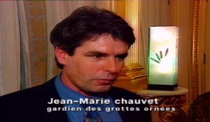 1995 : Découverte d'une grotte avec des peintures rupestres à Vallon Pont d'Arc