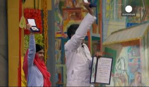 Les prix Nobel de la paix Malala Yousafzai et Kailash Satyarthi ovationnés à Oslo