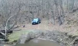 Traverser une rivière avec sa Porsche Cayenne