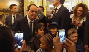 Noël à l'Elysée: "François Hollande, tu peux prendre une photo avec ma maman?"