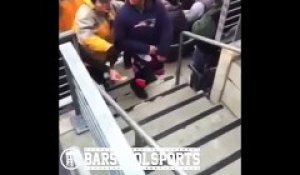 Baston de Nachos au fromage entre fans de NFL : Jets contre Patriots!