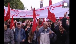 Les Tunisiens défient le terrorisme, après l'assaut islamiste meurtrier