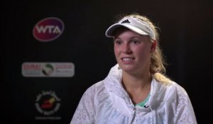 Dubai - Wozniacki victime d'une toux en interview