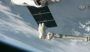 La capsule Dragon rejoint la Station spatiale internationale