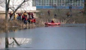 Quatre enfants tombés dans l'eau d'un étang glacé