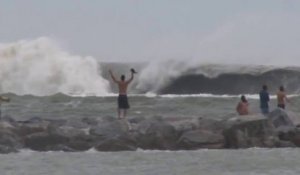 Un gros tube surfé pendant l'ouragan Sandy