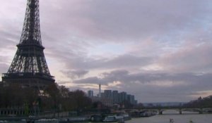 SUP Crossing Paris : B. Lizarazu et Robby Naish sur la Seine