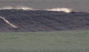 Justine Dupont bat le record de la plus grosse vague surfée en Europe par une fille