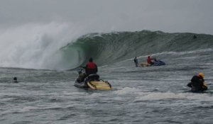 Justine Dupont surfe la vague de Mullaghmore