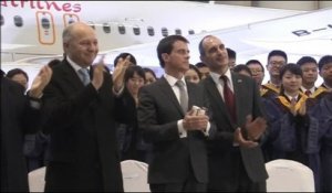 Manuel Valls accueilli en Chine sur l'air des Choristes
