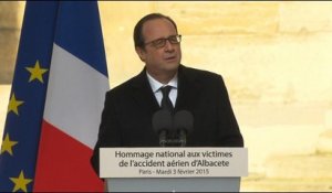 Hollande: "L'unité nationale est un bien précieux, les armées y contribuent'