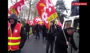 Lorient. 150 personnes manifestent contre la loi Macron